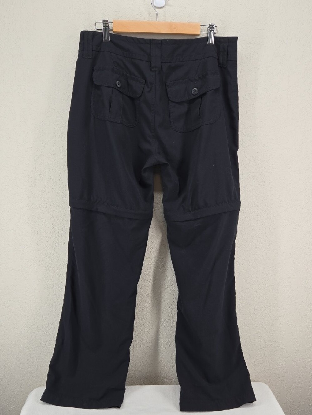 Women’s Black Straight-Leg Cargo Pants with Zip-Off Legs - Picture 6 of 13